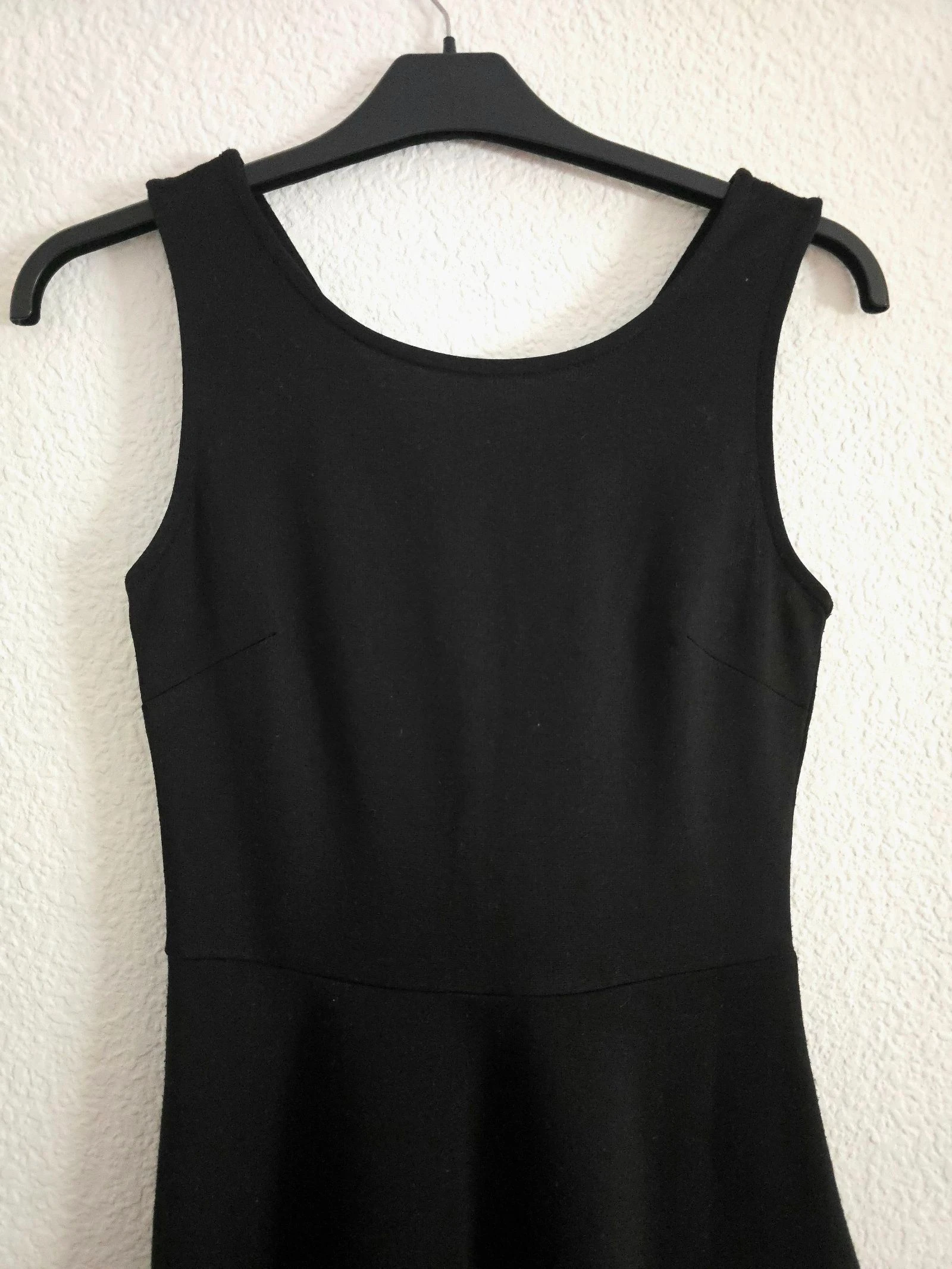 Vestido de skatista preto com costas cruzadas sem mangas Fit & Flare FB Sister New Yorker XS Vestido de skatista preto com costas cruzadas sem mangas Fit & Flare FB Sister New Yorker XS – photo 5
